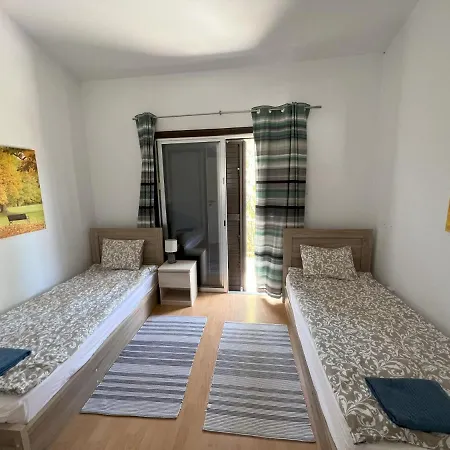 펜션 Aphrodite's Gardens Entire Townhouse 400 M To The Sea