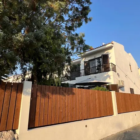 Aphrodite's Gardens Entire Townhouse 400 M To The Sea 파포스