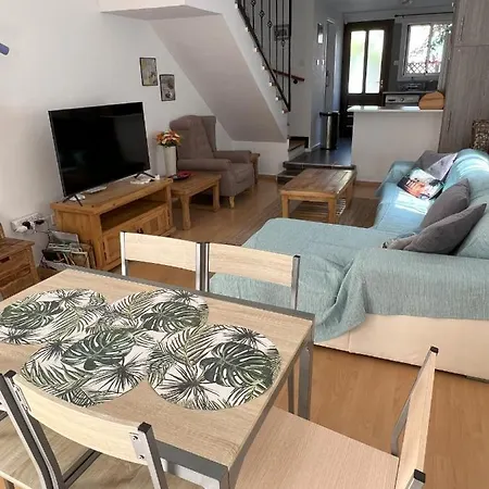 Aphrodite's Gardens Entire Townhouse 400 M To The Sea Дом отдыха Пафос