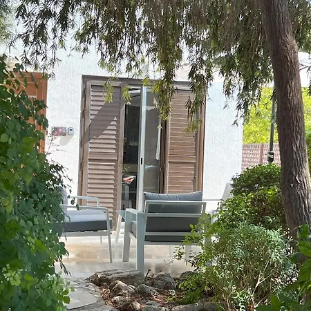 Дом отдыха Aphrodite's Gardens Entire Townhouse 400 M To The Sea *
