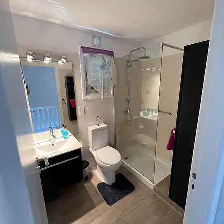 Case de vacanță Aphrodite's Gardens Entire Townhouse 400 M To The Sea