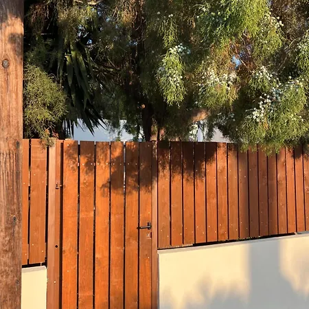 Case de vacanță Aphrodite's Gardens Entire Townhouse 400 M To The Sea *