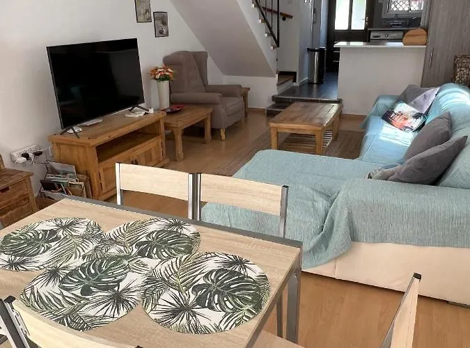 Aphrodite's Gardens Entire Townhouse 400 M To The Sea Casa vacanze Paphos