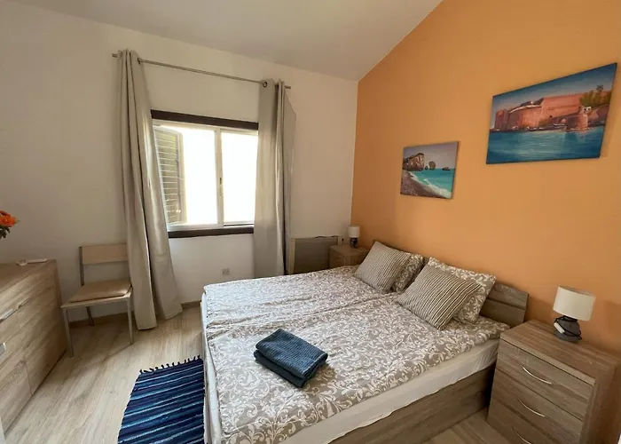 Aphrodite's Gardens Entire Townhouse 400 M To The Sea Casa vacanze *