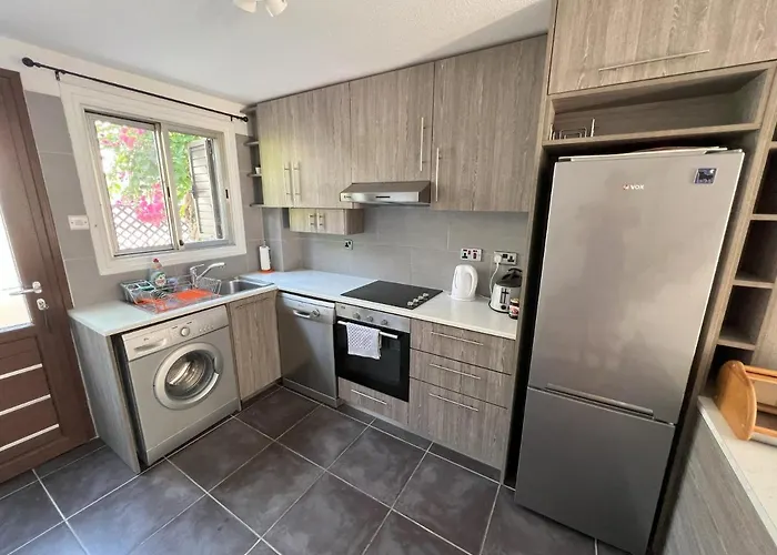 Casa vacanze Aphrodite's Gardens Entire Townhouse 400 M To The Sea