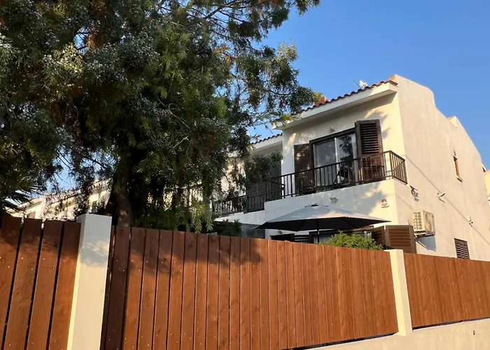 Aphrodite's Gardens Entire Townhouse 400 M To The Sea Paphos