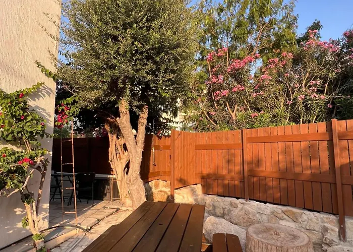 Aphrodite's Gardens Entire Townhouse 400 M To The Sea * Paphos